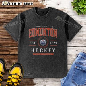Alt Text: Original Edmonton Oilers Hockey Legacy Crest Washed T-Shirt featuring the team's iconic logo and vintage design.