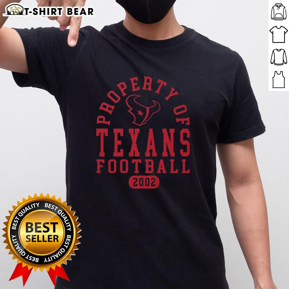 Alt Text: Vintage 2002 Indianapolis Colts football property t-shirt showcasing team logo and bold graphics. Perfect for fans!
