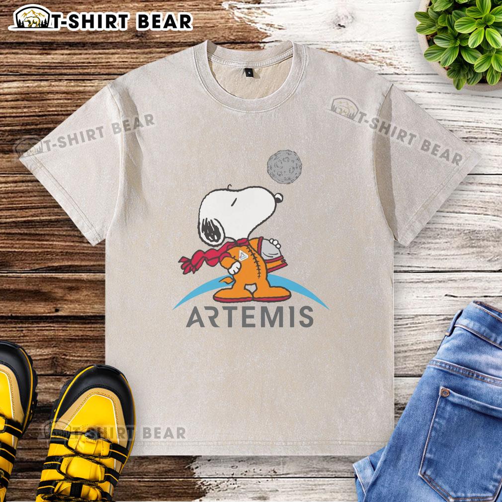Nice Snoopy Artemis astronaut washed t-shirt featuring a playful design of Snoopy in a space suit, perfect for fans.